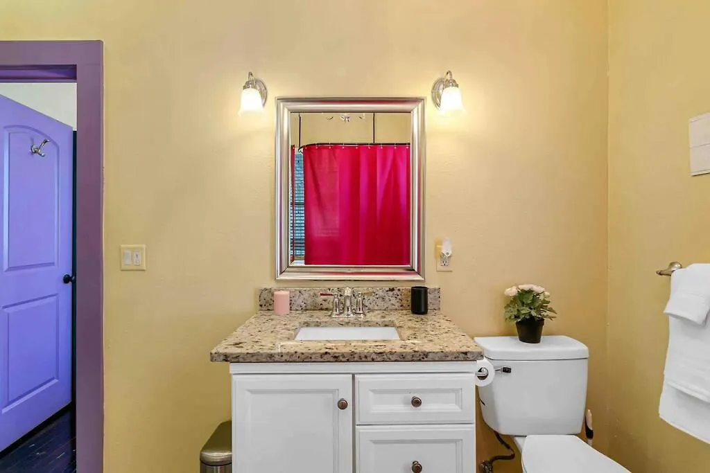 Friends Airbnb Themed 2Bed 2Bath Walkable To All Of Ybor Tampa 0*,  Estados Unidos