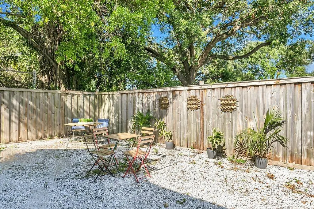 Friends Airbnb Themed 2Bed 2Bath Walkable To All Of Ybor Tampa 0*,  Estados Unidos