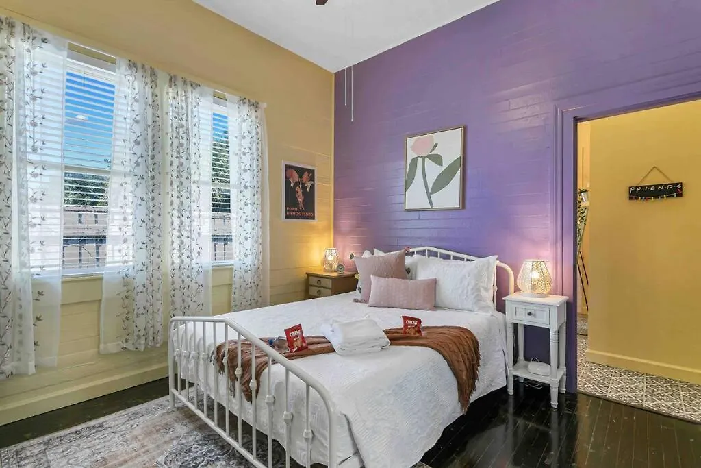 Holiday home Friends Airbnb Themed 2Bed 2Bath Walkable To All Of Ybor Tampa